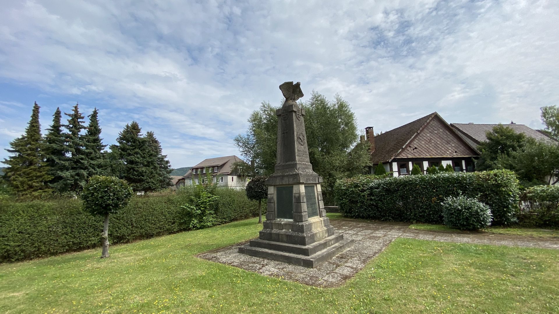 Kriegerdenkmal von 1921 in Eschershausen, Ortsteil Scharfoldendorf